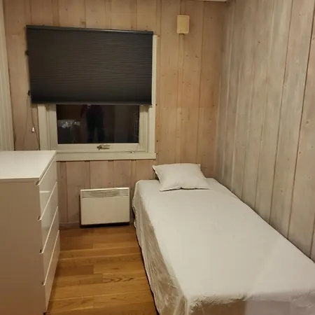 アパート 6 Bedrooms, 8 Guest In Kjeller - 5mins From Station, 3 Mins To Oslomet *