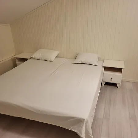 Apartment 6 Bedrooms, 8 Guest In Kjeller - 5mins From Station, 3 Mins To Oslomet