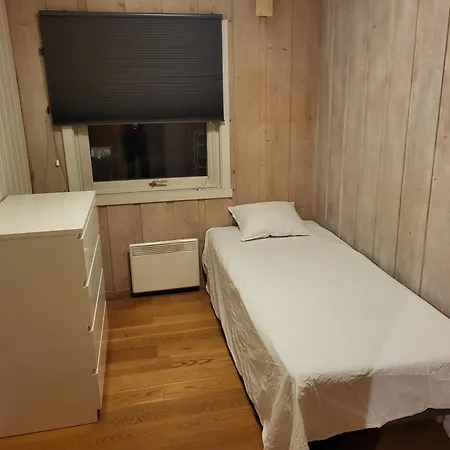 6 Bedrooms, 8 Guest In Kjeller - 5mins From Station, 3 Mins To Oslomet Apartment *