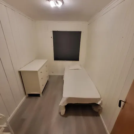 6 Bedrooms, 8 Guest In Kjeller - 5mins From Station, 3 Mins To Oslomet Apartment