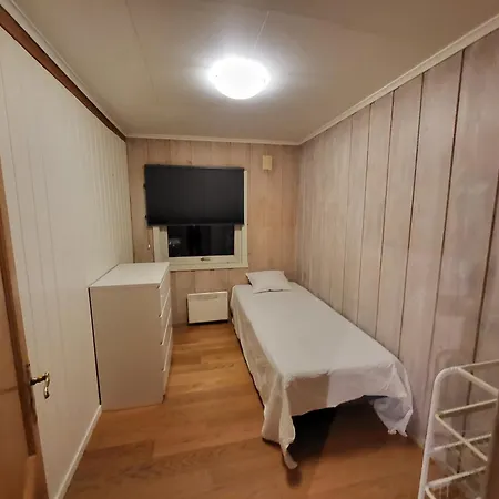 6 Bedrooms, 8 Guest In Kjeller - 5mins From Station, 3 Mins To Oslomet Apartment Lillestrom