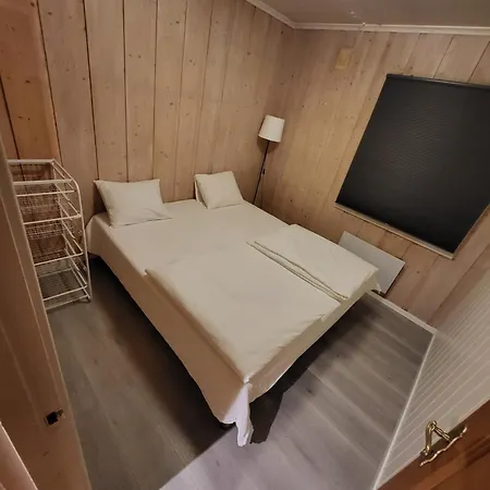 6 Bedrooms, 8 Guest In Kjeller - 5mins From Station, 3 Mins To Oslomet アパート リレストロム