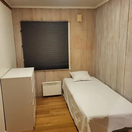 6 Bedrooms, 8 Guest In Kjeller - 5mins From Station, 3 Mins To Oslomet *