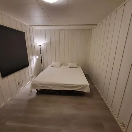 6 Bedrooms, 8 Guest In Kjeller - 5mins From Station, 3 Mins To Oslomet