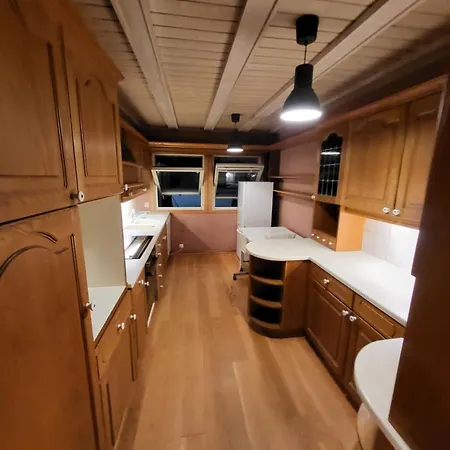 6 Bedrooms, 8 Guest In Kjeller - 5mins From Station, 3 Mins To Oslomet Appartement *