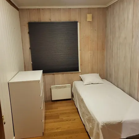 アパート 6 Bedrooms, 8 Guest In Kjeller - 5mins From Station, 3 Mins To Oslomet リレストロム