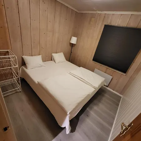 6 Bedrooms, 8 Guest In Kjeller - 5mins From Station, 3 Mins To Oslomet Apartment *