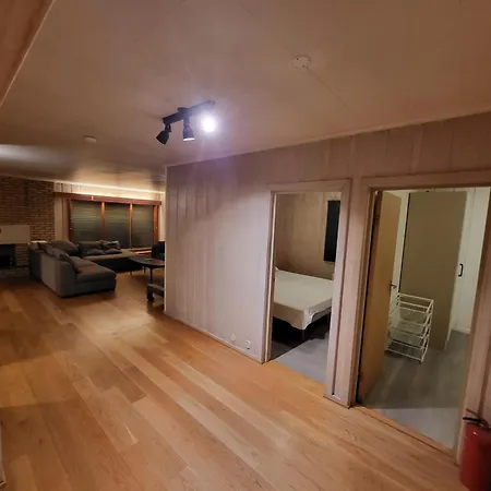 6 Bedrooms, 8 Guest In Kjeller - 5mins From Station, 3 Mins To Oslomet Lillestrom