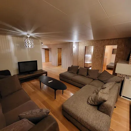 Apartment 6 Bedrooms, 8 Guest In Kjeller - 5mins From Station, 3 Mins To Oslomet *