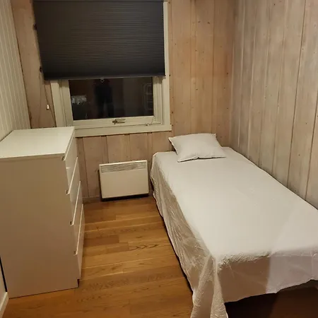6 Bedrooms, 8 Guest In Kjeller - 5mins From Station, 3 Mins To Oslomet アパート *
