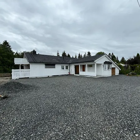 6 Bedrooms, 8 Guest In Kjeller - 5mins From Station, 3 Mins To Oslomet *