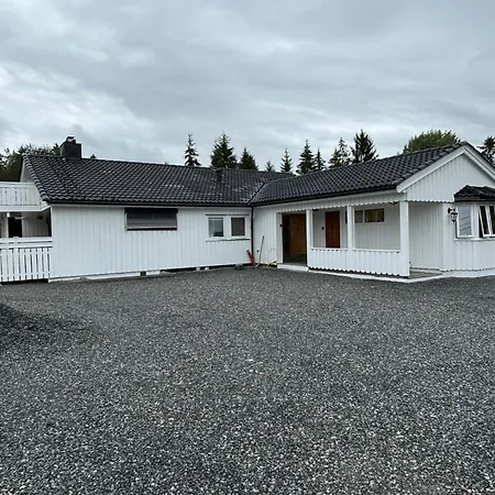 6 Bedrooms, 8 Guest In Kjeller - 5mins From Station, 3 Mins To Oslomet アパート *