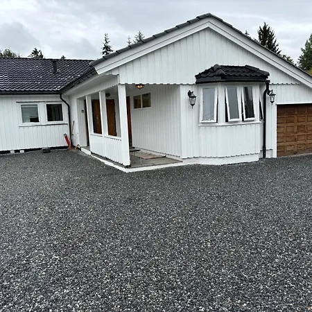 Apartment 6 Bedrooms, 8 Guest In Kjeller - 5mins From Station, 3 Mins To Oslomet Lillestrom