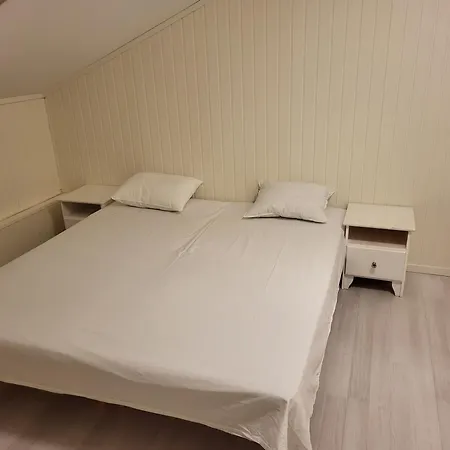 6 Bedrooms, 8 Guest In Kjeller - 5mins From Station, 3 Mins To Oslomet